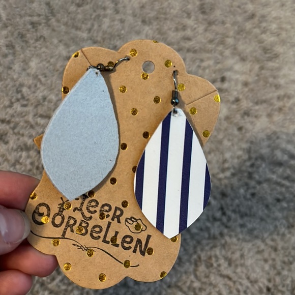 💎BOGO FREE💎 Handmade Earrings - Picture 2 of 2